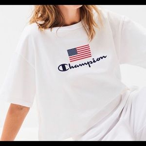 • CHAMPION American Flag Crop T-shirt •